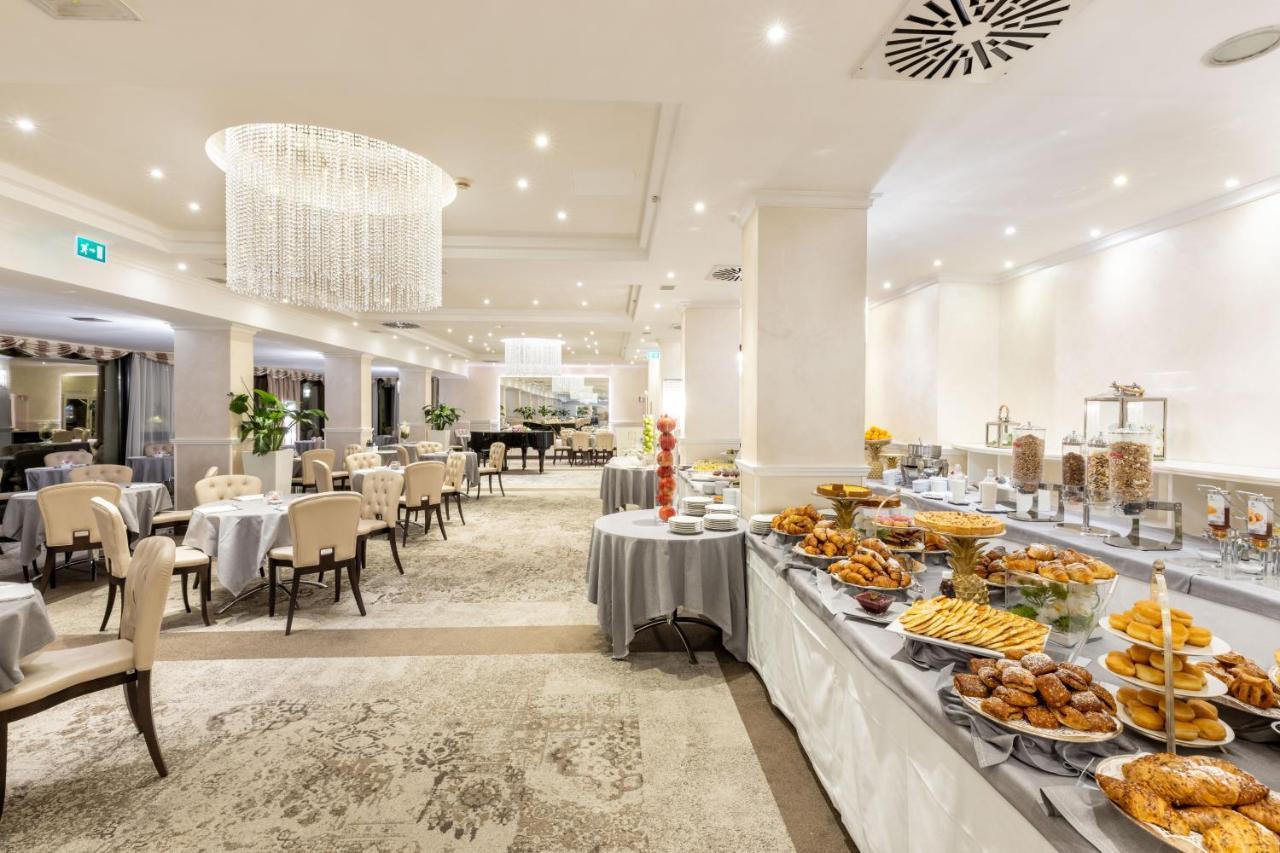 Hotel Sporting ริมินี ภายนอก รูปภาพ