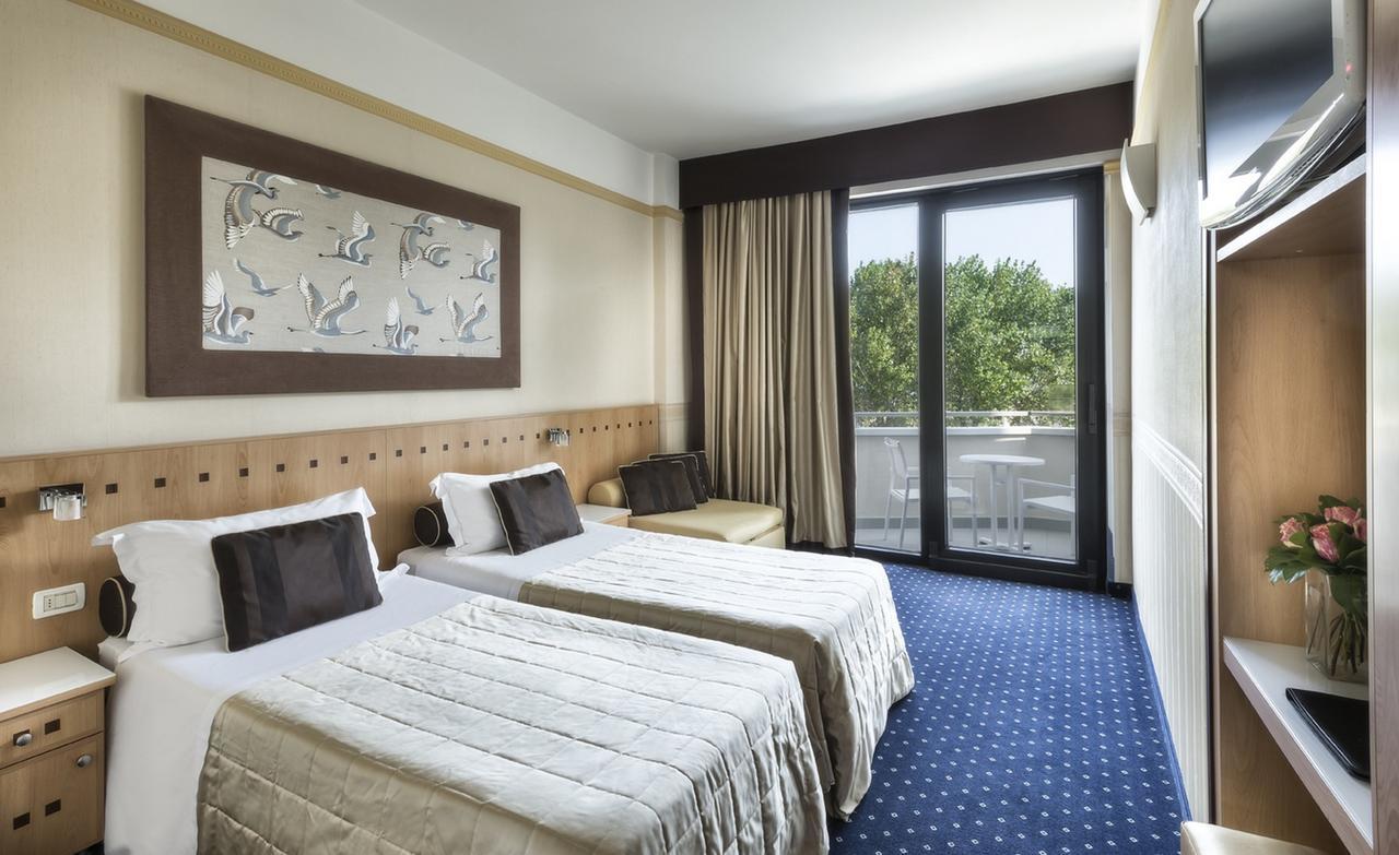 Hotel Sporting ริมินี ภายนอก รูปภาพ